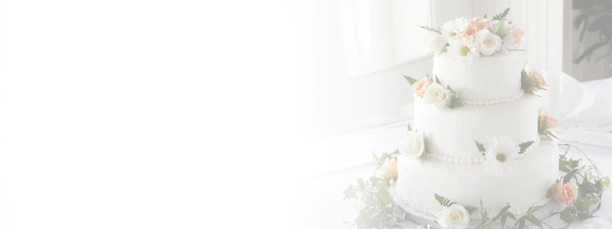 Gateau de mariage parfait en blanc fleurs