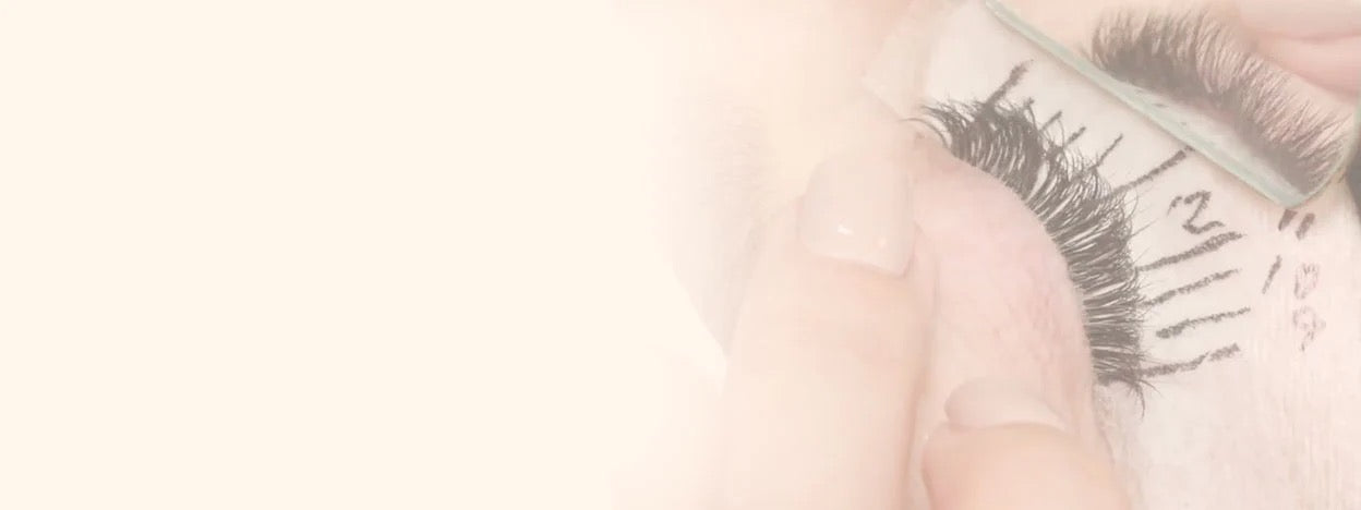 Pose d'extensions de cils pour pose hybride avec mapping et pince à cils London Lash