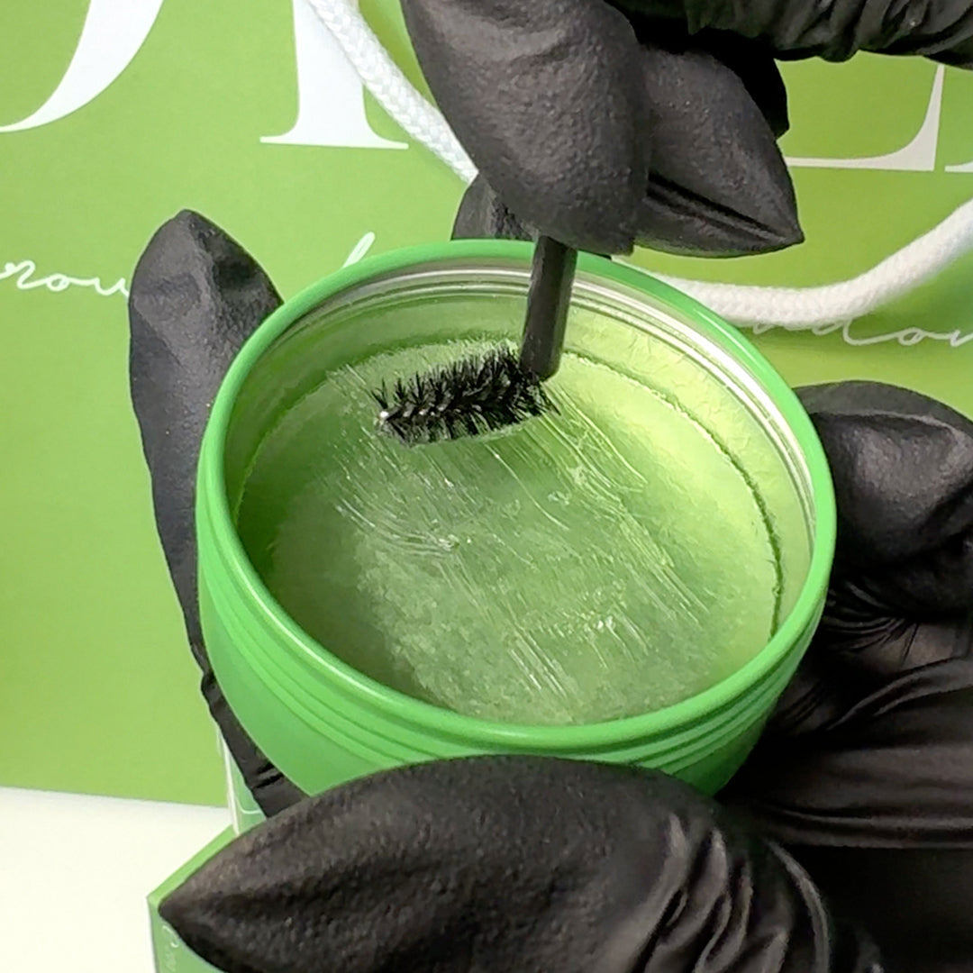 Cire coiffante pour sourcils So Henna avec une brosse à mascara en silicone de l'intérieur