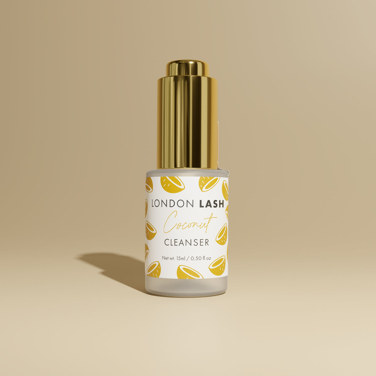 NETTOYANT À CILS POUR PRÉTRAITEMENT en format de bouteille avec un design élégant de noix de coco.