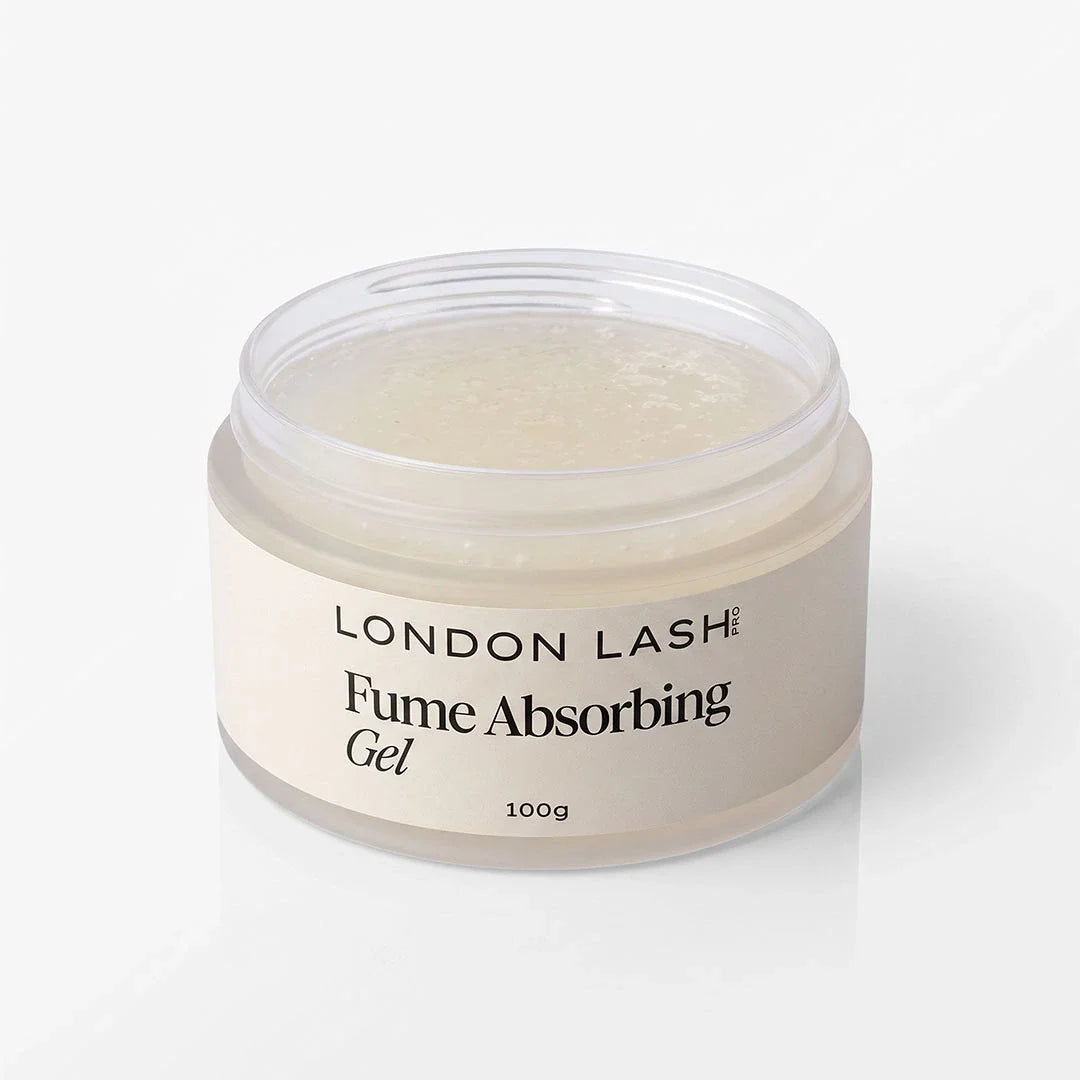 Pot ouvert de Fume Absorbing Gel London Lash Pro montrant la texture du gel
