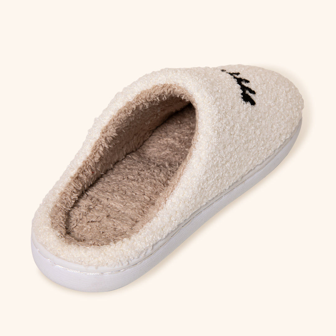 Chaussons Cosy Teddy avec un design de cils